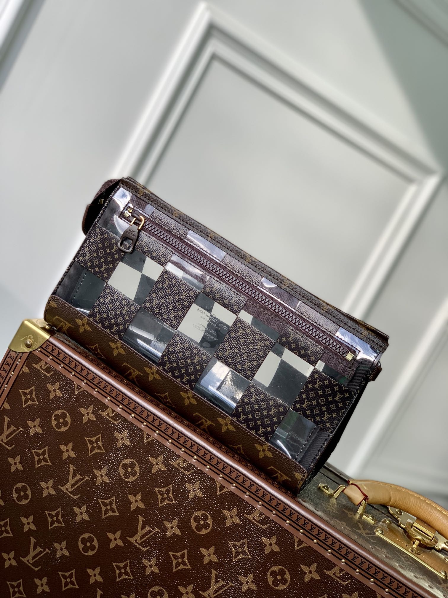 Louis Vuitton Standing P